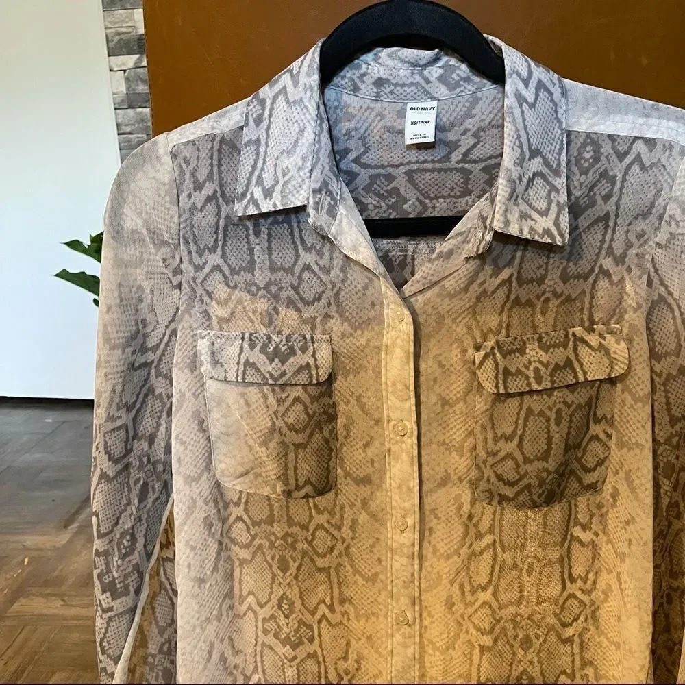 old navy snake print semisheer button up blouse - Picture 2 of 11